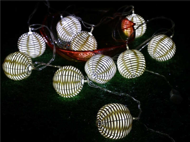 LED BATTERY HOLIDAY LIGHTS WITH LANTERNS